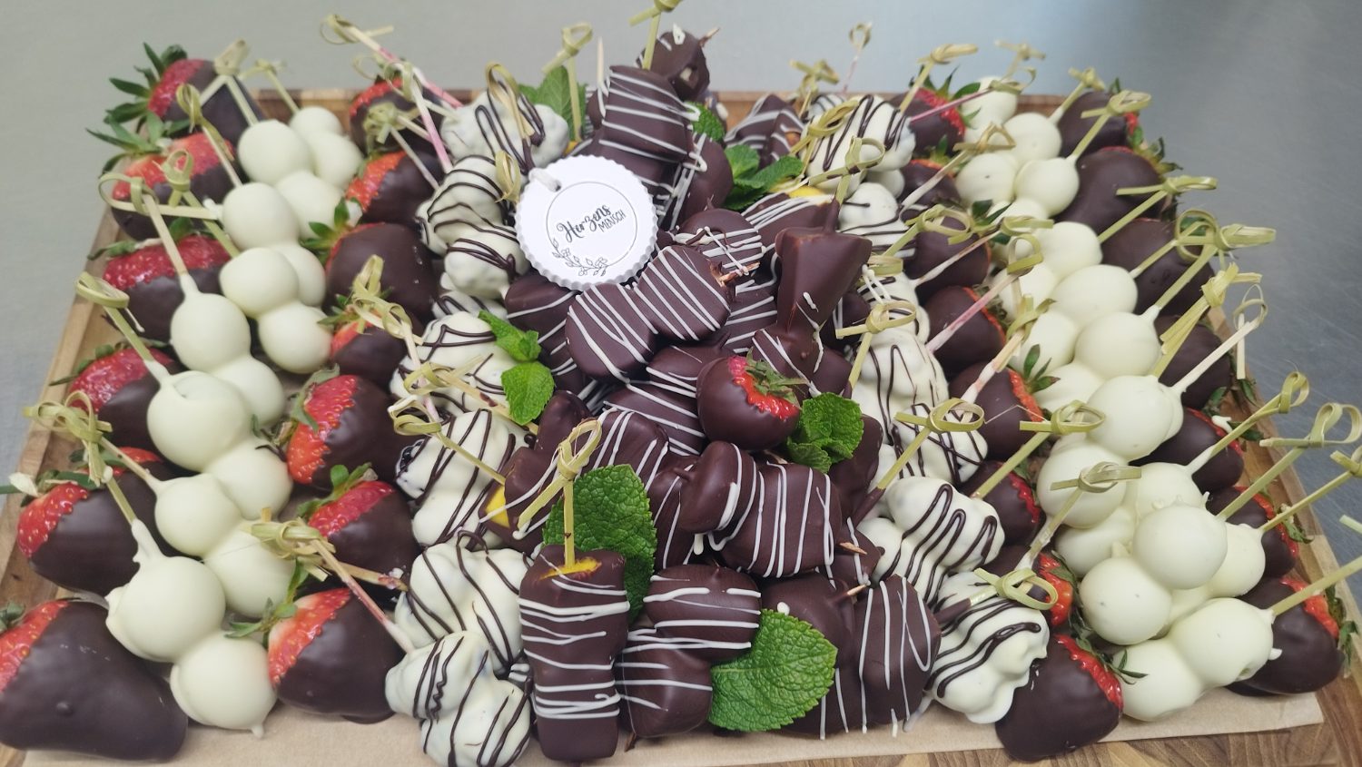Süße Erdbeeren in Schokolade